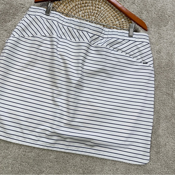 Chico’s Zenergy Women’s Striped Skort Skirt Pull On Golf in White Navy 3/US 16 - Picture 7 of 14